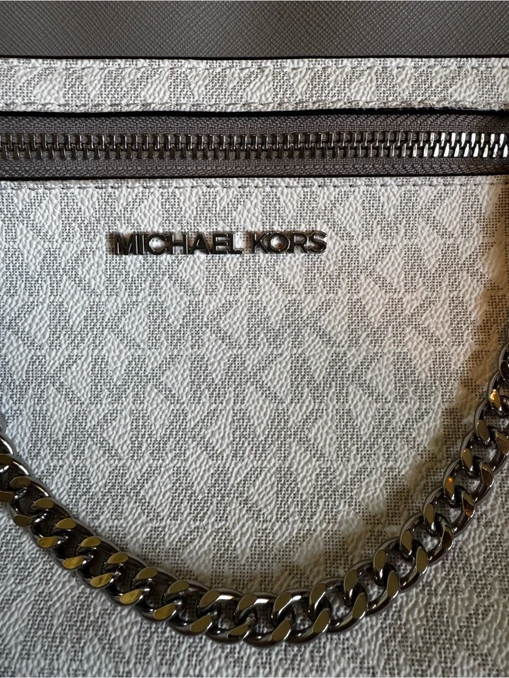 Michael Kors White and Silver MK Logo Chain Crossbody - Picture 2 of 4
